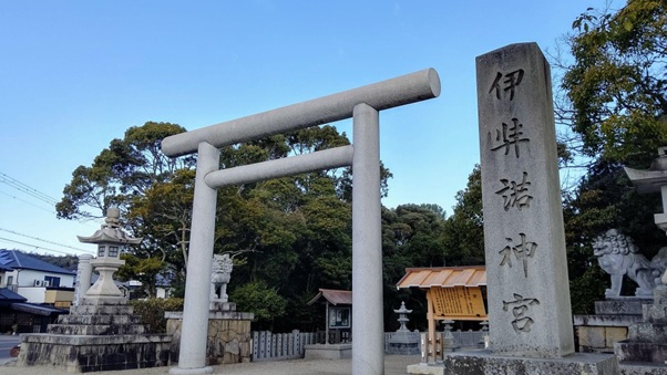 伊弉諾神宮_大鳥居_灯籠
