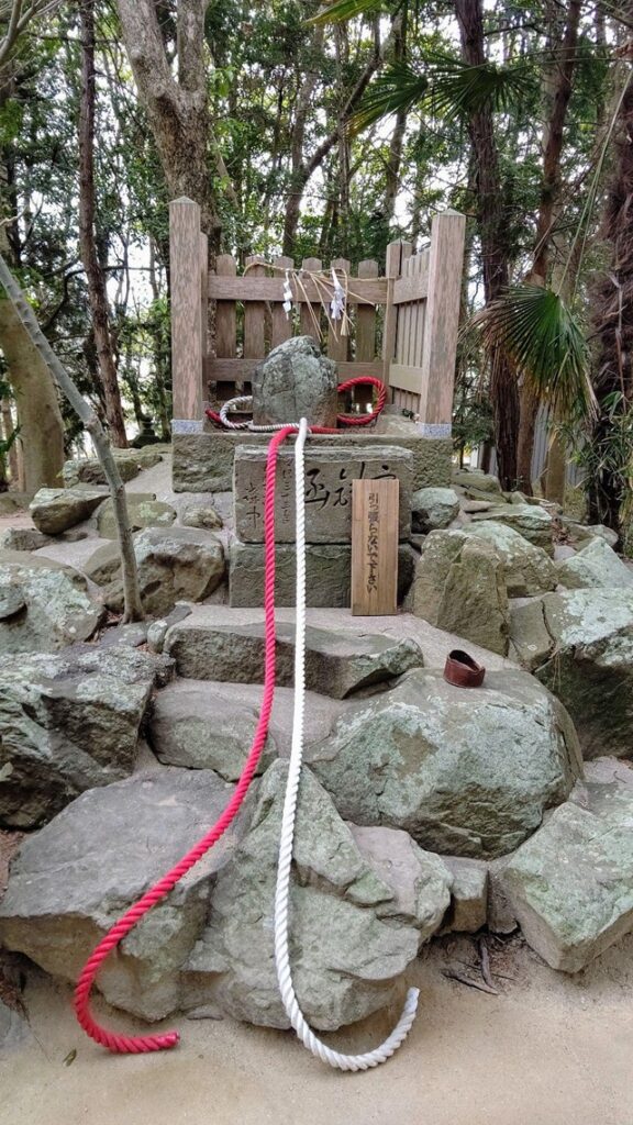 おのころ島神社_鶺鴒石
