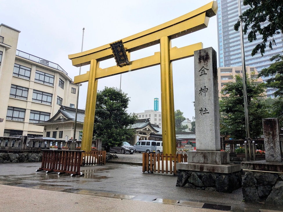 金神社_金の鳥居