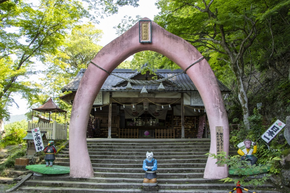 桃太郎神社_桃型鳥居