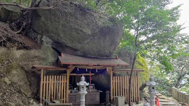 八王子神社_御神体巨石