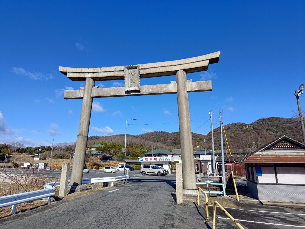 最上稲荷_鳥居_駐車場