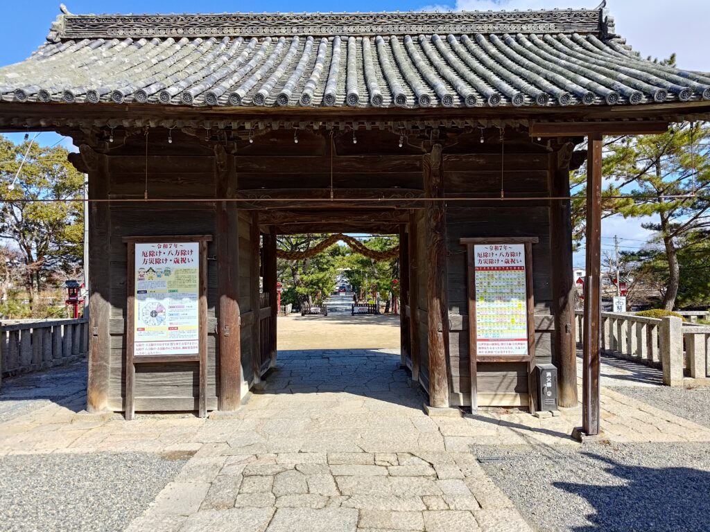 吉備津彦神社_参道_神門