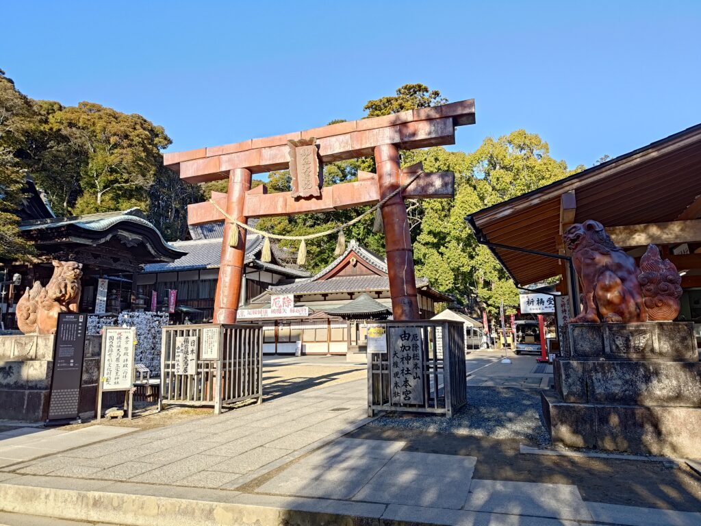 由加神社本宮_備前焼大鳥居_備前焼狛犬