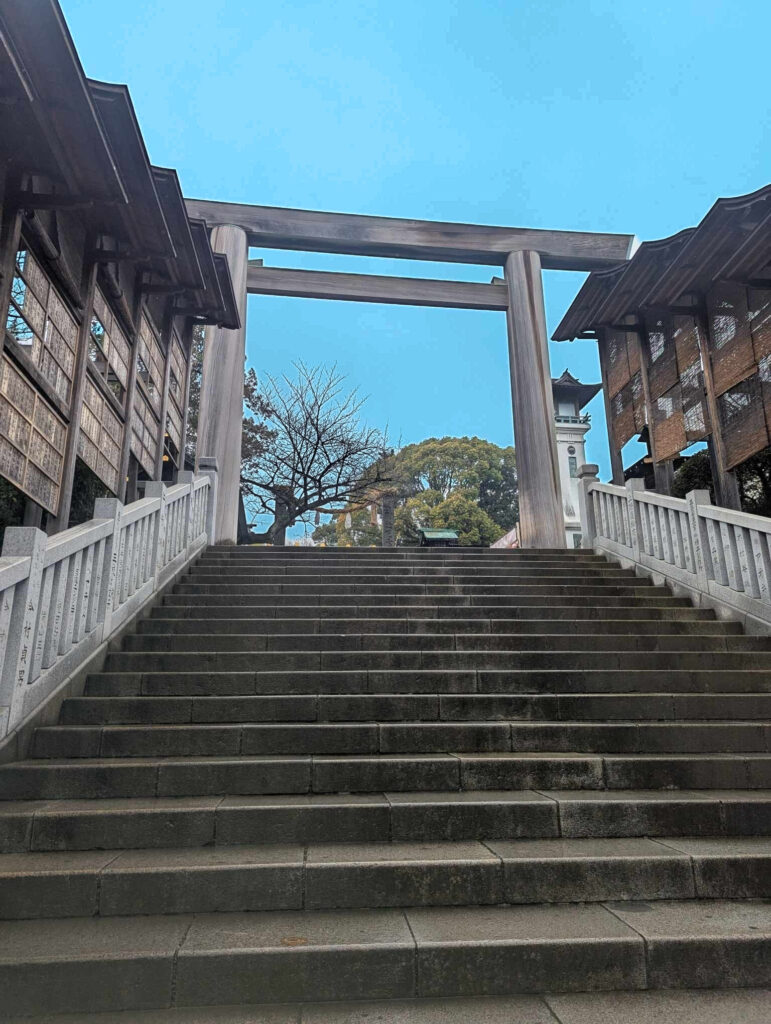 伊勢山皇大神宮_参道石段鳥居