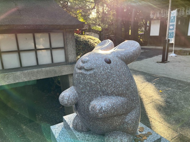 岡崎神社_狛うさぎ_丸い