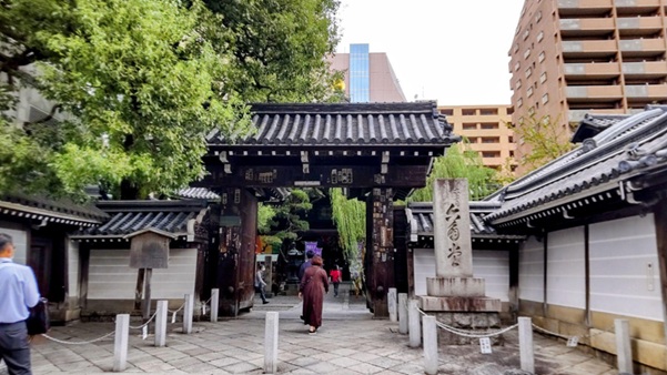 六角堂頂法寺_山門前