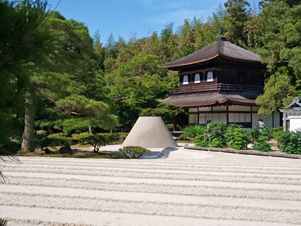 銀閣寺_銀砂灘_向月台
