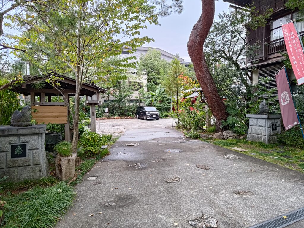 高知大神宮_狛にわとり