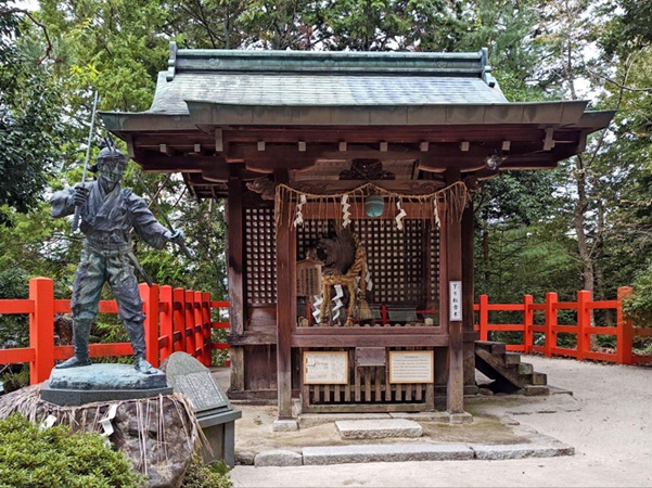八大神社_宮本武蔵ブロンズ像