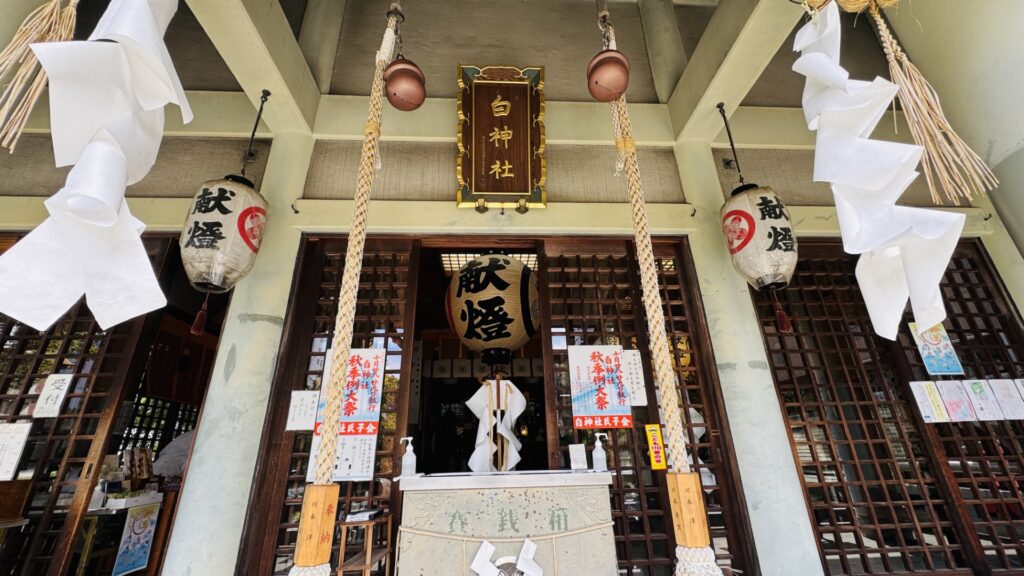 白神社_拝殿