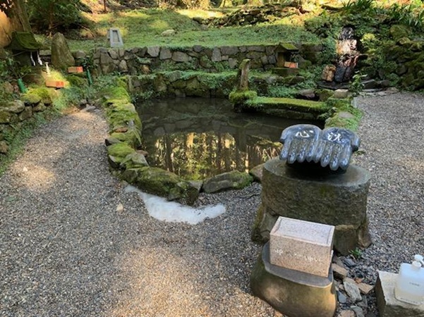 御岩神社_手水の池