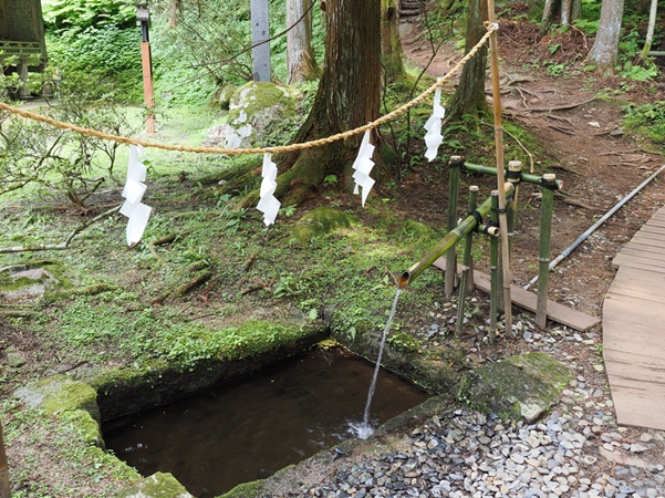 丹内山神社_水場