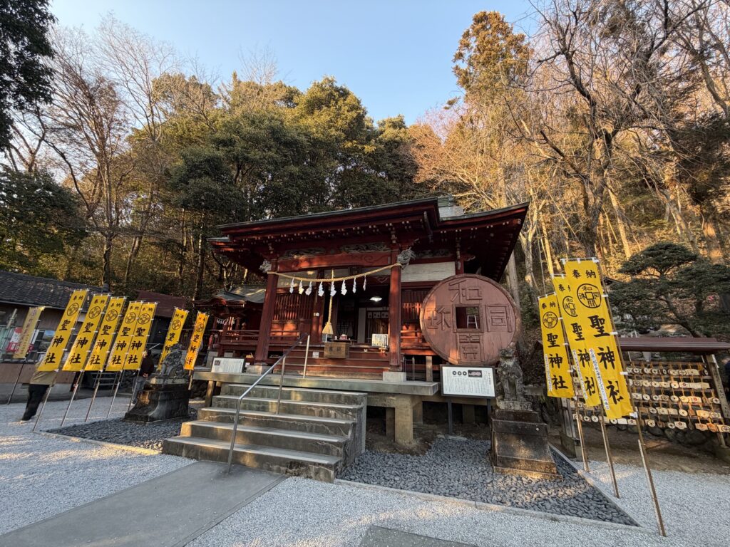 聖神社_拝殿_和同開珎