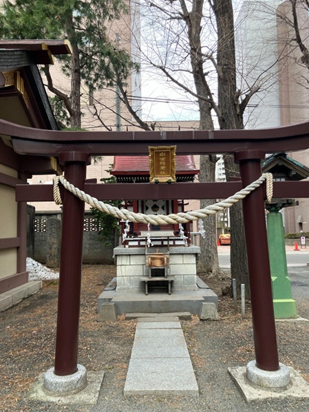 三吉神社_出世稲荷社