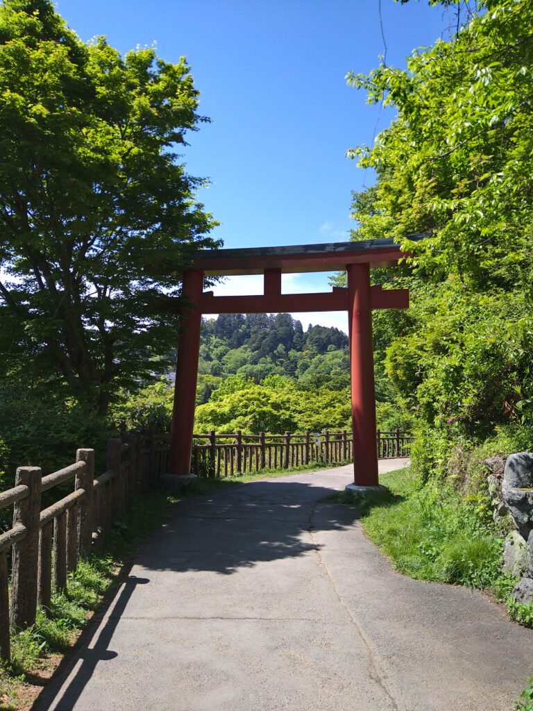 武蔵御嶽神社_御岳山駅近くの鳥居