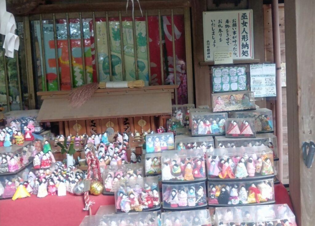 氷川女體神社_巫女人形_奉納