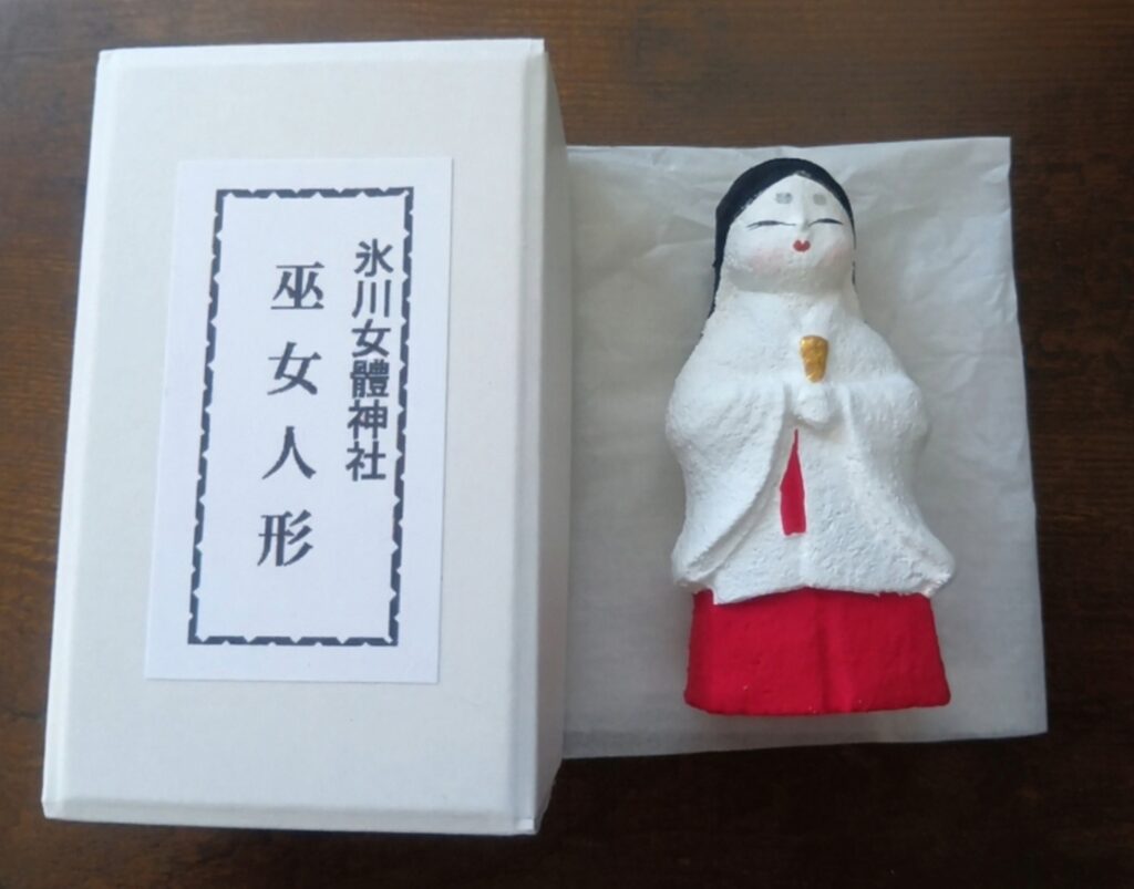 氷川女體神社_巫女人形